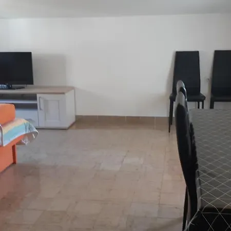 Family Apartment * 罗维尼